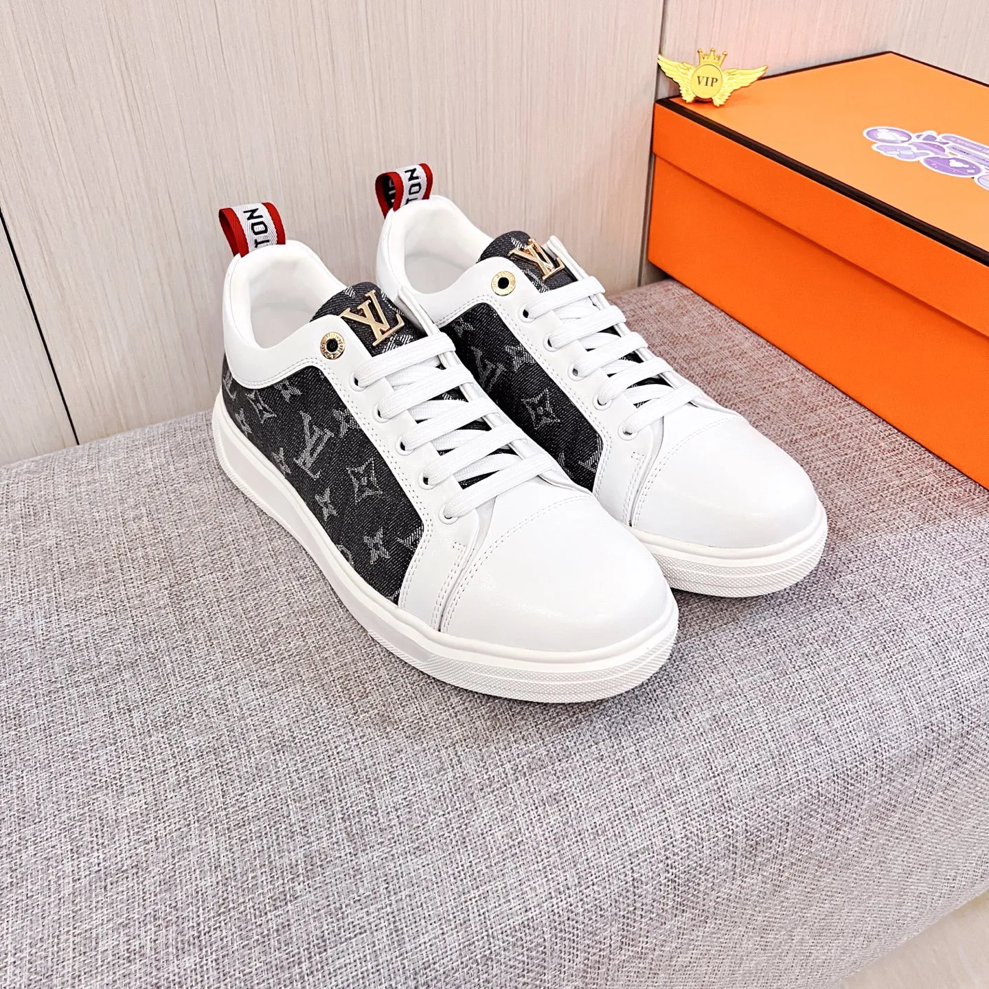 🚘🚘Factory batch 400💰[LV]🔥Louis Vuitton, high-end men's shoes brand, official website 1:1 latest masterpiece: the upper is made of first-layer cowhide imported from Italy with a comfortable and breathable lining➕original non-slip and wear-resistant outsole🔥, making walking more convenient and comfortable! An exclusive new model, a stunning work, a beautiful 1:1 replica [color] compared to the official quality! Create a fashionable personality to set off your uniqueness! A must-have for trendy men! Classic🔥Size: 38-44 Color: 🔥Multiple colors available🔥